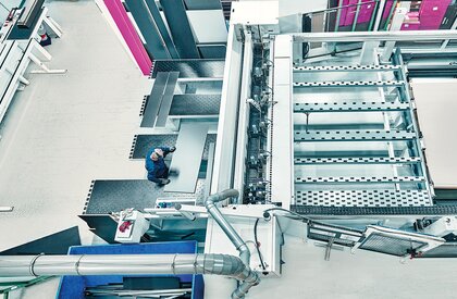 Planta de fabricación de robots dispensadores de medicamentos