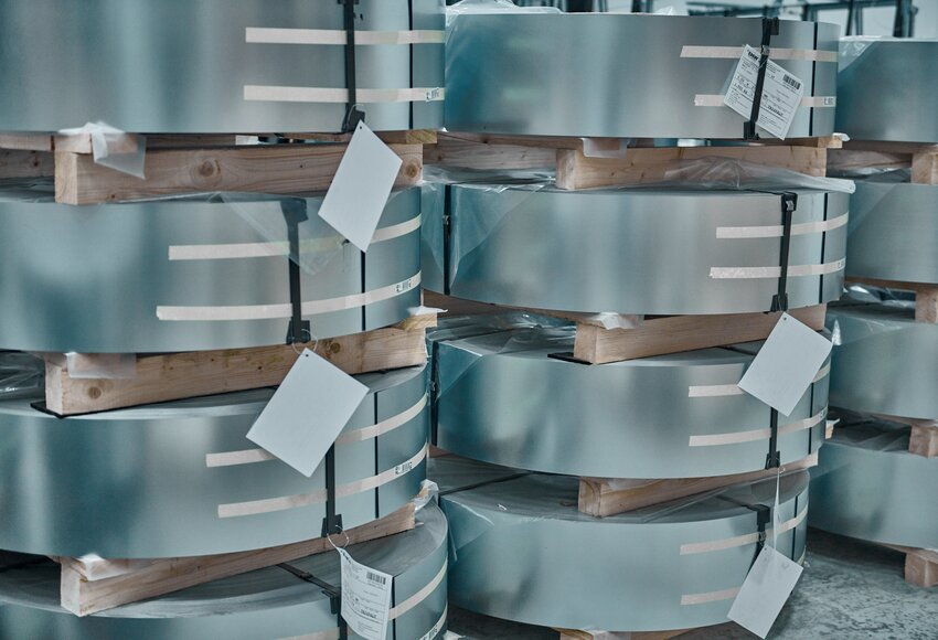 Piezas de robots farmacéuticos apiladas